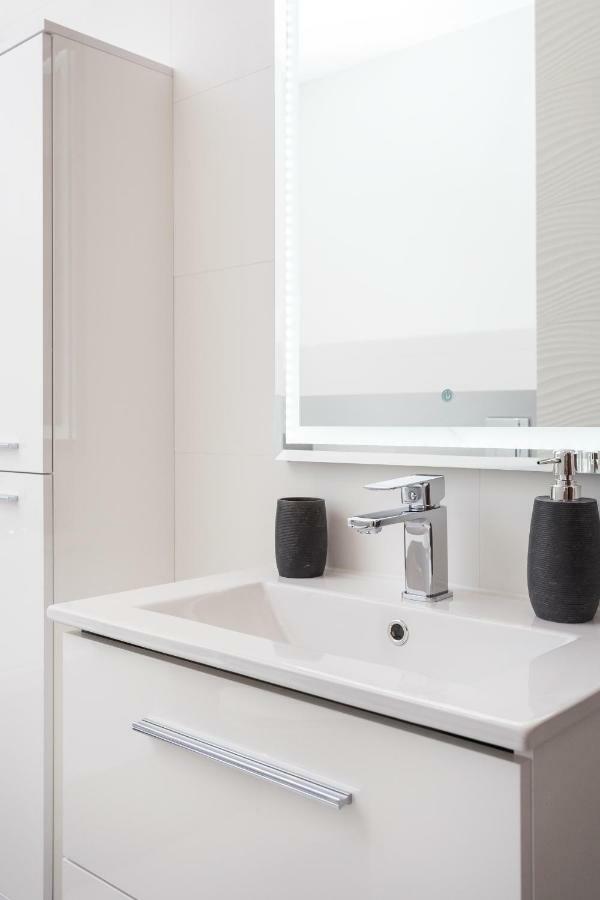 Mogilska Tower Apartments Near Tauron Arena By Inpoint - Free Underground Parking 크라쿠프 외부 사진